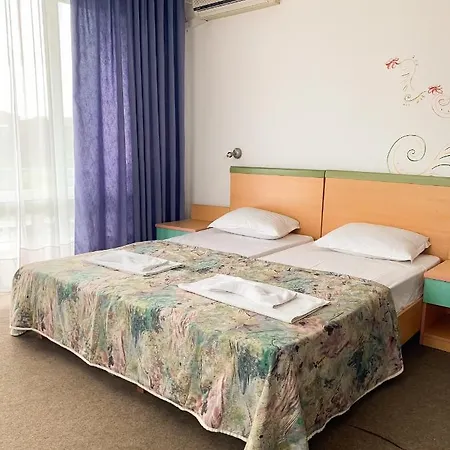 Hotel Mint Family *